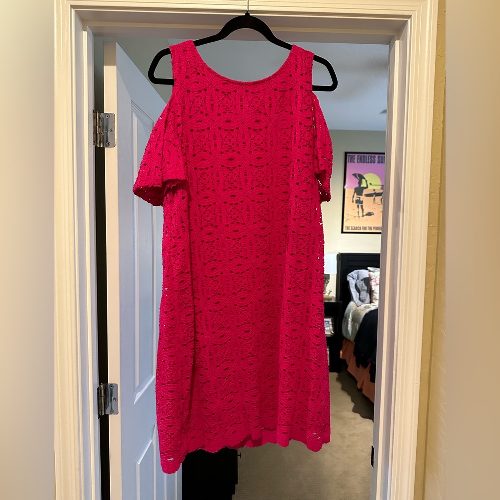 NWT: Raspberry/Fuchsia cold shoulder shift dress Size XL